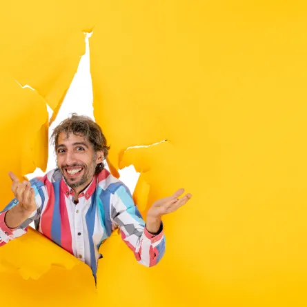 كيفية اكتساب النفوذ والتأثير داخل بيئة العمل؟ - المصدر: freepik by KamranAydinov