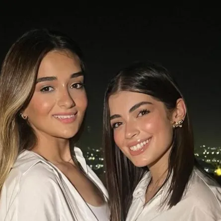 ملك زاهر وشقيقتها ليلى - الصورة من حساب ملك على إنستغرام