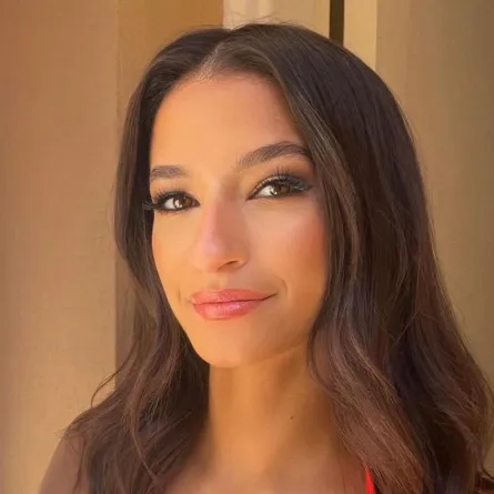 أميرة أديب- الصورة من صفحتها على الفيسبوك