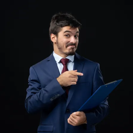 كيف يزيد الموظف من فرص نجاحه وتطوره؟ - المصدر: freepik by KamranAydinov