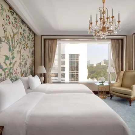 لقطة لإحدى غرف آيلاند شانغريلا هونج كونج