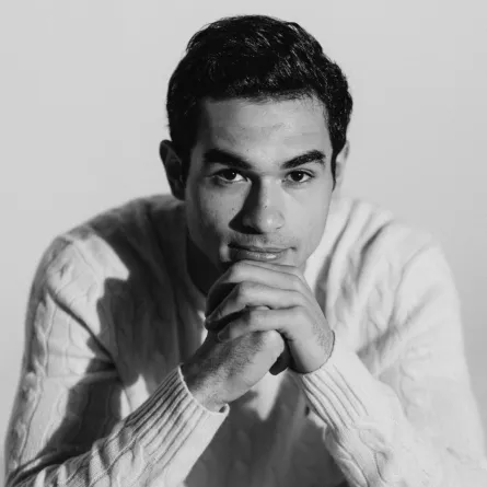 الصورة من المركز الإعلامي للفنان يوسف عمر