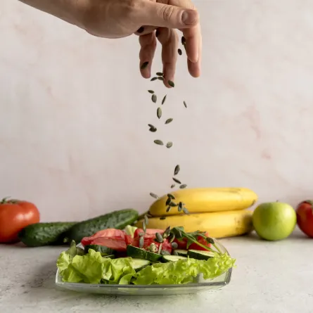 اتباع نظام غذائي نباتي متوازن تحت إشراف اختصاصية تغذية Image by freepik