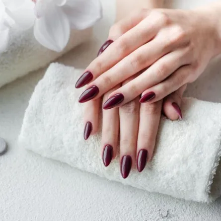 ألوان مناكير 2025