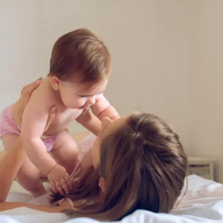 صورة أم ومولود