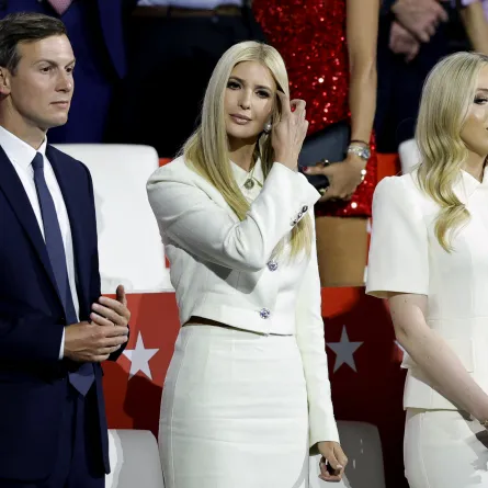 إيفانكا وزوجها جاريد كوشنير وتيفاني ترامب Ivanka and Tiffany Trump (مصدر الصورة: KAMIL KRZACZYNSKI / AFP)