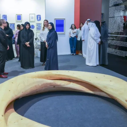 الشيخة لطيفة بنت محمد بن راشد آل مكتوم تتجول بمعرض  داون تاون ديزاين. الصورة من مكتب دبي الإعلامي