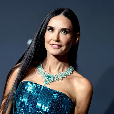 ديمي مور Demi Moore بمجوهرات فاخرة من شوبارد Chopard في مهرجان كان 2024 (مصدر الصورة: Lionel Hahn/Getty Images)
