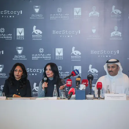 من المؤتمر الصحفي لإطلاق مبادرة لتمكين صانعات الأفلام في البحرين -الصورة من المكتب الإعلامي للفنانة منى زكي