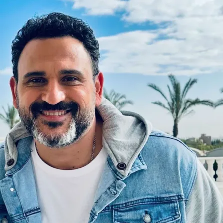 أكرم حسني- الصورة من صفحته على إنستغرام