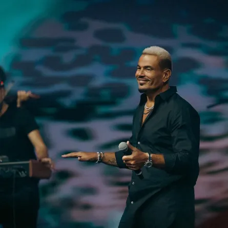 عمرو دياب- الصورة من المكتب الاعلامي