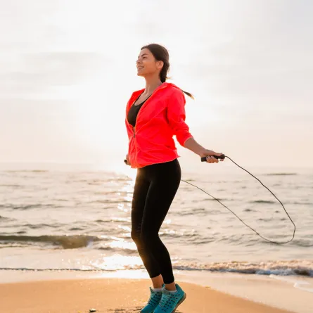 كلا النوعين يُعتبران مناسبين للرجال والنساء Image by marymarkevich on Freepik