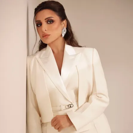 صيحات مكياج بني لشتاء 2024 بأسلوب النجمات