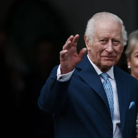 الملك تشارلز في افتتاح مركز مشروع كورونيشن للأغذية في جنوب شرق لندن 2024 (  King Charles at the opening of the Coronation Food Project Centre in south-east London). مصدر الصورة: BENJAMIN CREMEL / AFP