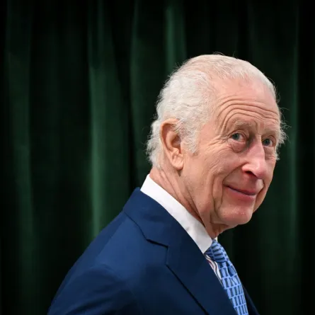 الملك تشارلز الثالث في منطقة ديبفورد التجارية في جنوب شرق لندن (King Charles III at the Deptford Trading Estate, in southeastern London). مصدر الصورة: JUSTIN TALLIS / POOL / AFP