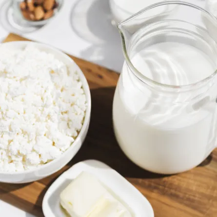 يساعد تناول لبن الكفير في فقدان الوزن لأنه يملك كمية بروتين جيدة Image By Freepik