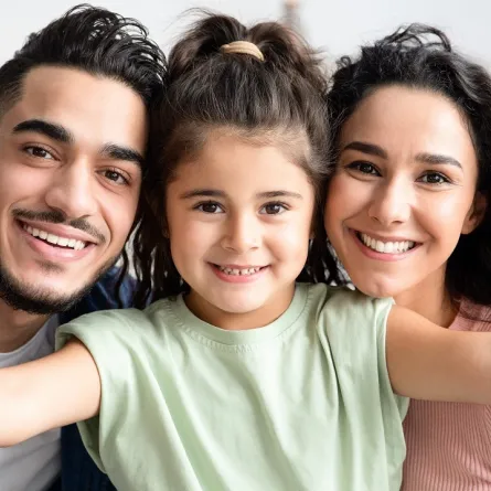 صورة لأسرة محبة متفاهمة