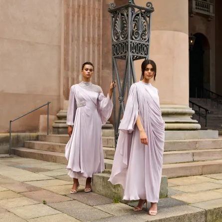 تصميم من مجموعة La Plain- الصورة من مكتب العلاقات العامة للمصممة