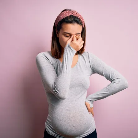 صورة تعبر عن حامل لديها رغبات غريبة