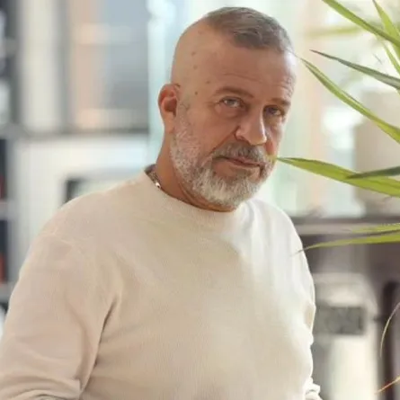 بعد ظهورهما معًا في فعاليات مهرجان القاهرة السينمائي: هل عاد شريف منير لزوجته السابقة لورا عماد؟