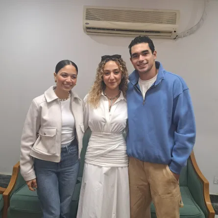 زينة أشرف عبدالباقي برفقة بطلي فيلم مين يصدق: يوسف عمر وجيدا منصور- الصورة خاصة بـ«سيدتي» من تصوير سيد أحمد