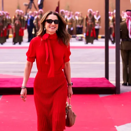 الملكة رانيا العبد الله تحمل حقيبة من كلوي -الصورة من العلاقات العامة للدار