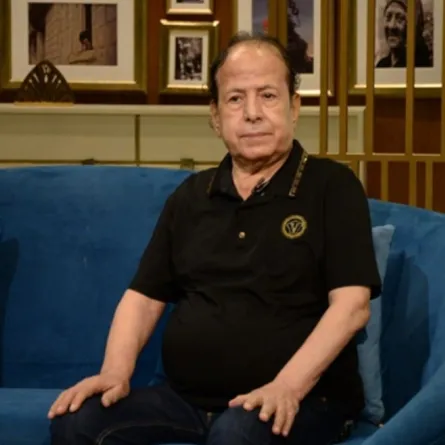 الفنان عادل الفار - الصورة من حساب الإعلامي عمرو الليثي على الفيس بوك