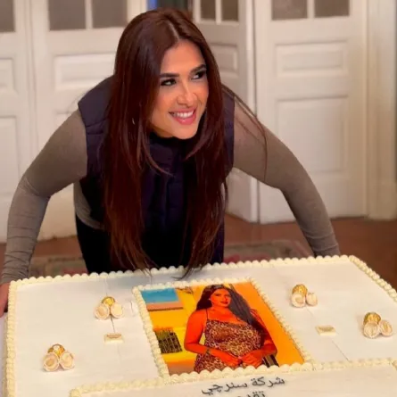 ياسمين عبد العزيز تحتفل ببدء تصوير وتقابل حبيب - الصورة من حسابها على انستغرام