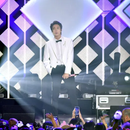 جين Jin of BTS Amy Sussman/Getty Images/AFP / Getty Images via AFP / GETTY IMAGES NORTH AMERICA / Amy Sussman