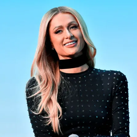باريس هيلتون في NYA EAST في لوس أنجلوس، كاليفورنيا (Paris Hilton at NYA EAST in Los Angeles, California). مصدر الصورة: Jerod Harris/Getty Images for Vulture/AFP