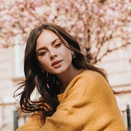 صورة لحامل في بداية الحمل