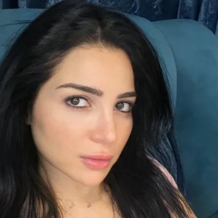 الفنانة مي عز الدين