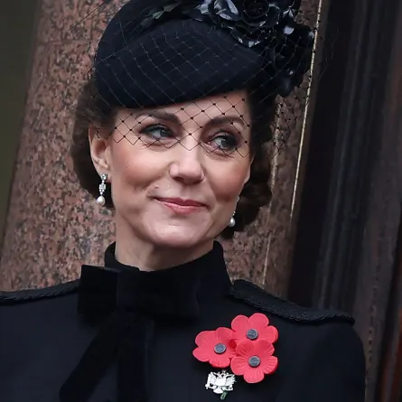 كاثرين (كيت ميدلتون) في النصب التذكاري في وايت هول في وسط لندن (Catherine at the Cenotaph on Whitehall in central London). مصدر الصورة: Chris Jackson / POOL / AFP