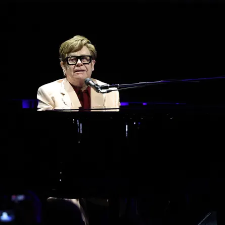  إلتون جون في مهرجان نيويورك السينمائي ( Elton John at the New York Film Festival). مصدر الصورة: amie McCarthy / GETTY IMAGES NORTH AMERICA / Getty Images via AFP