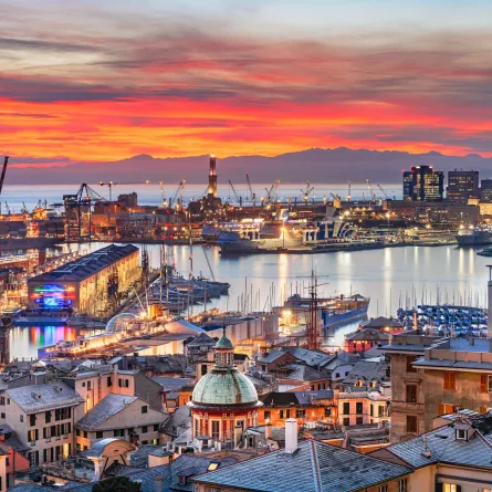 إطلالة على مدينة جنوة من المرفأ