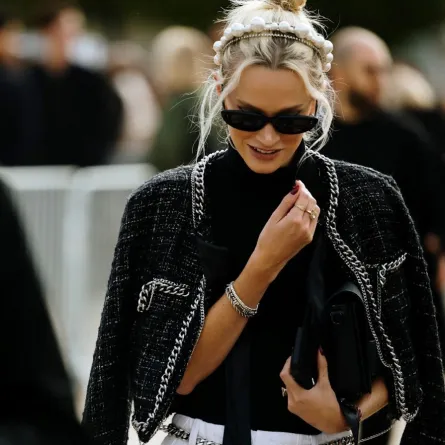 إطلالة ستريت ستايل بزي تويد- الصورة من Launchmetrics/Spotlight ©