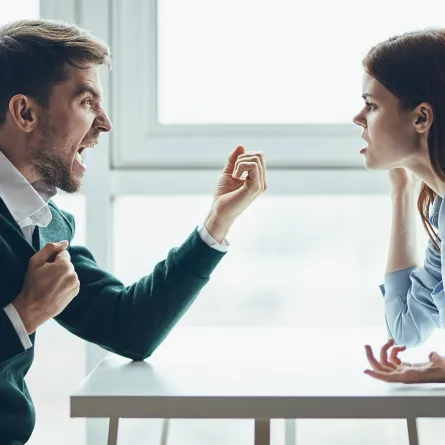 تفسير حلم الشجار مع اشخاص لا اعرفه