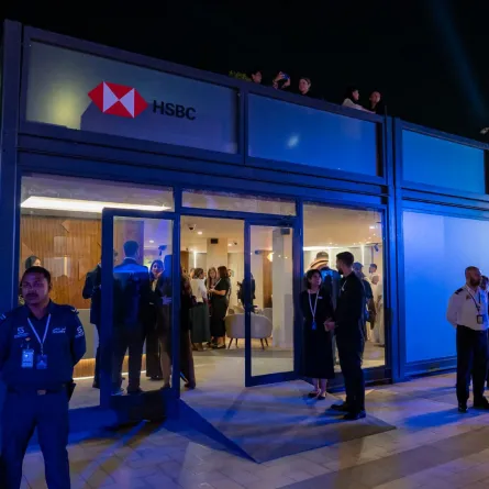 عرض مجموعة HSBC الخاصة من الأعمال الفنية في معرض أبوظبي للفنون