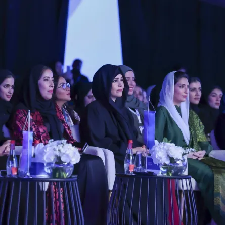 لقطات من جلسة السيدة الأولى السابقة لأيسلندا في منتدى المرأة العالمي - الصورة من وام