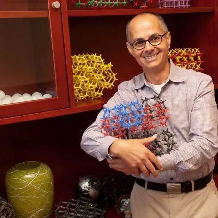 البروفيسور عمر ياغي الفائزبجائزة نوابغ العرب 2024 فرع العلوم الطبيعية -المصدر حساب الجمعية السعودية للكيمياء 