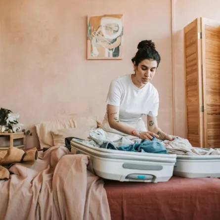 تفسير حلم ترتيب الملابس في شنطة السفر بالمنام