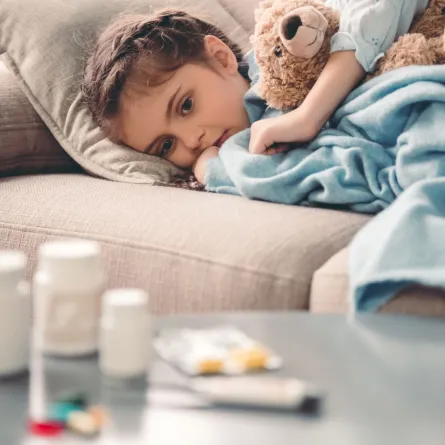 صورة طفلة مريضة