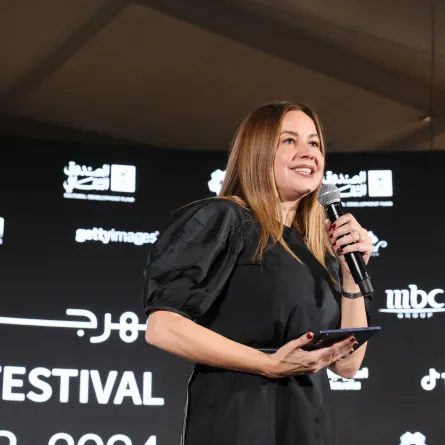   ريا أبي راشد Raya Abirached  تتحدث على خشبة المسرح خلال حوار مع سينتيا إيريفو خلال مهرجان البحر الأحمر السينمائي الدولي 2024 (Photo by Ernesto S. Ruscio/Getty Images for The Red Sea International Film Festival)