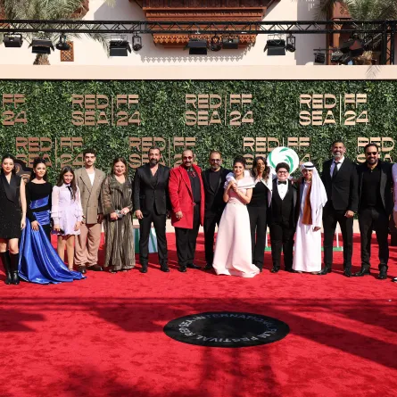  طاقم عمل فيلم سكر 2 يحضرون العرض الأول لفيلم "سكر 2" خلال مهرجان البحر الأحمر السينمائي الدولي 2024 في جدة، المملكة العربية السعودية، The cast of Sukkar 2 attends the "Sukkar 2" gala screening during the Red Sea International Film Festival Saudi Arabia. (Photo by Darren Arthur/Getty Images for The Red Sea International Film Festival)