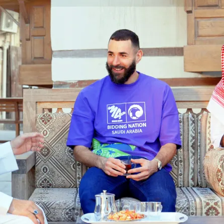 بنزيما يدعو لزيارة السعودية واستكشاف تراثها الغني.. ويدعم استضافة مونديال 2034 - الصورة من حساب ملف ترشح السعودية لاستضافة كأس العالم 2034 على إكس