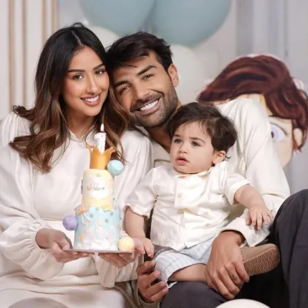 عقيل الرئيسي وفرح الهادي وابنهما آدم-الصورة من حساب غرح على إنستغرام