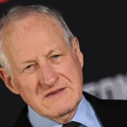 المخرج الأمريكي مايكل مان Michael Mann (Photo by VALERIE MACON / AFP)