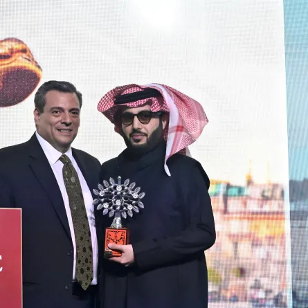 الصورة الرسمية للكشف عن جائزة رجل العام من المجلس العالمي للملاكم