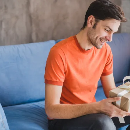 أفكار هدايا تناسب كل رجل بحسب برجه