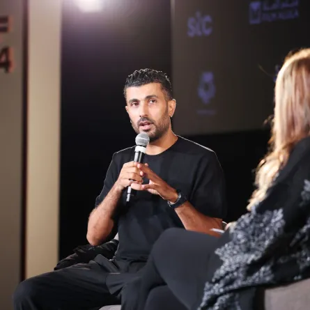 المخرج محمد سامي خلال جلسته الحوارية بمهرجان البحر الأحمر السينمائي -مصدر الصورة Photo by Daniele Venturelli / Getty Images for The Red Sea International Film Festival